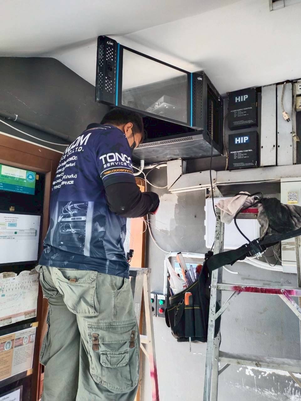 เก็บงานสายในพื้นที่ทำงาน