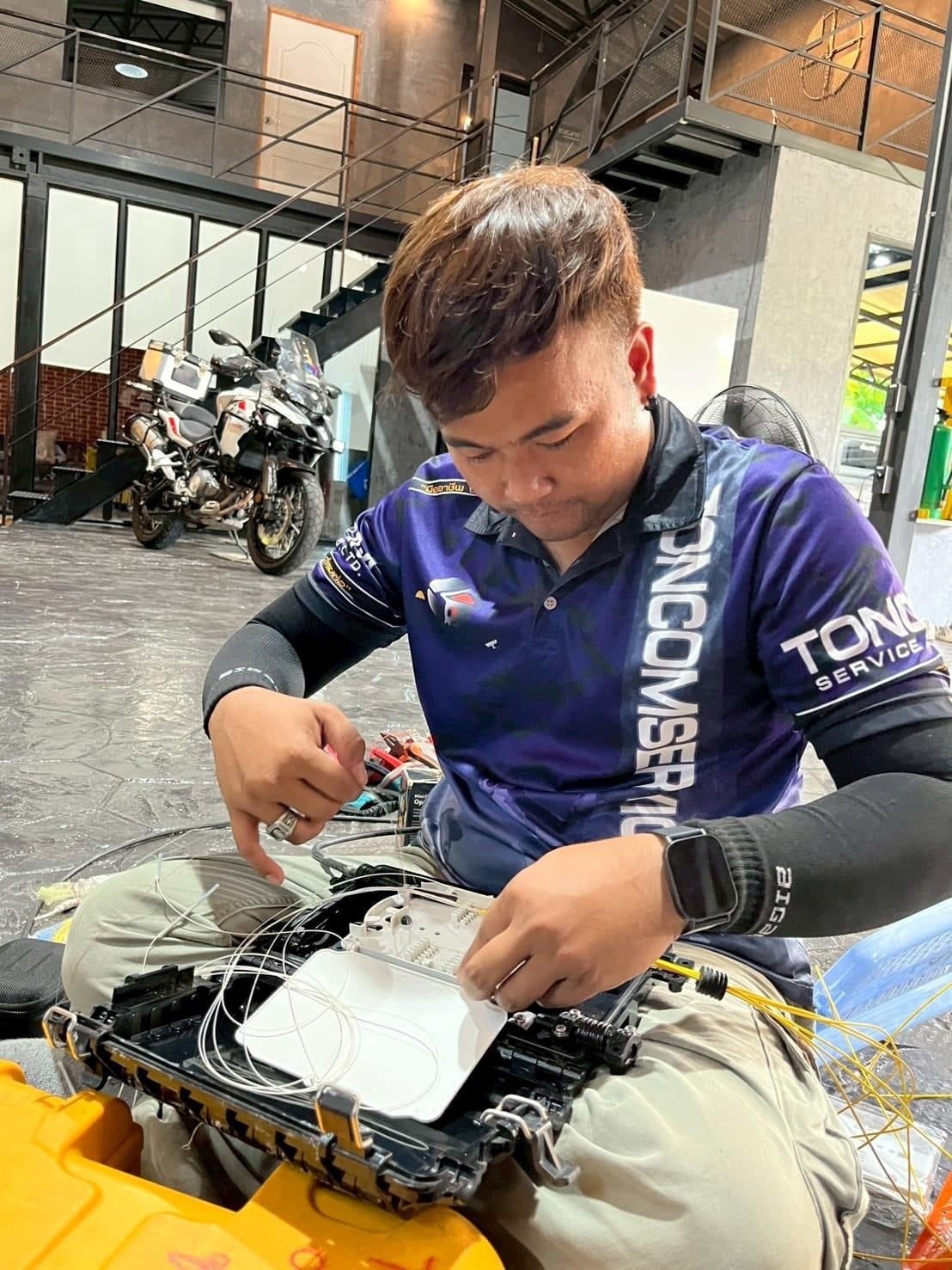 เก็บเส้นใยลงถาดสไปลซ์