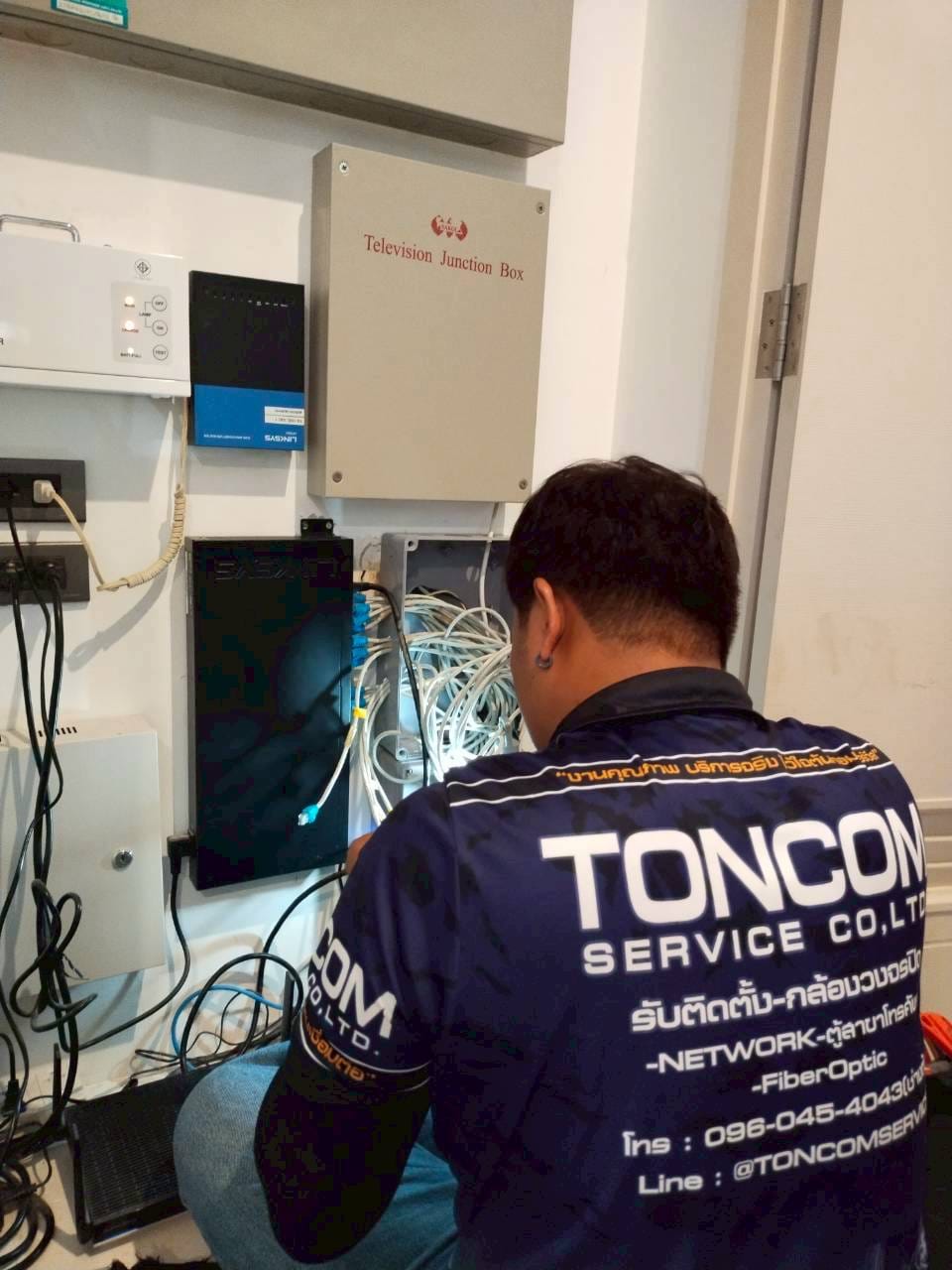 เดินสายเข้าตู้ควบคุมให้เรียบร้อย