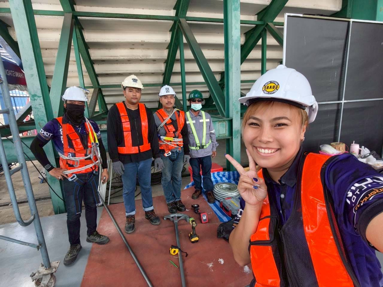 เดินสายไฟเบอร์ สนามฟุตบอลบางกอกกล๊าส — ปทุมธานี ภาพที่ 16