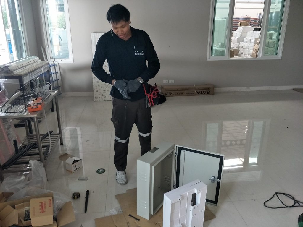 ระบบ Fire Alarm โรงงาน ประกอบด้วยอะไรบ้าง? ตู้ควบคุม อุปกรณ์ตรวจจับ และไฟฉุกเฉิน – ภาพหน้างานจริง 2